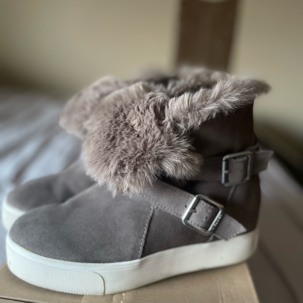 J/Slides NYC Boots women’s size 8, light wear, warm, trendy, unique style